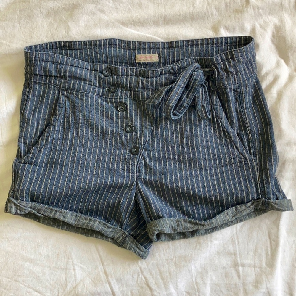 Cute striped shorts with tie